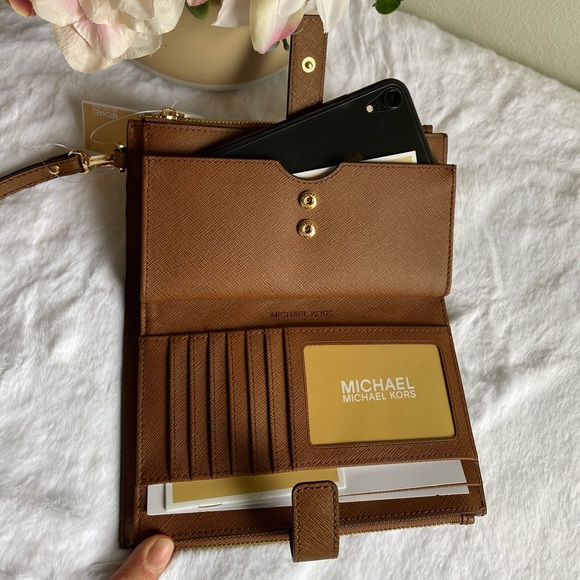 Michael Kors Handbags - Michael Kors double zipper wrestle